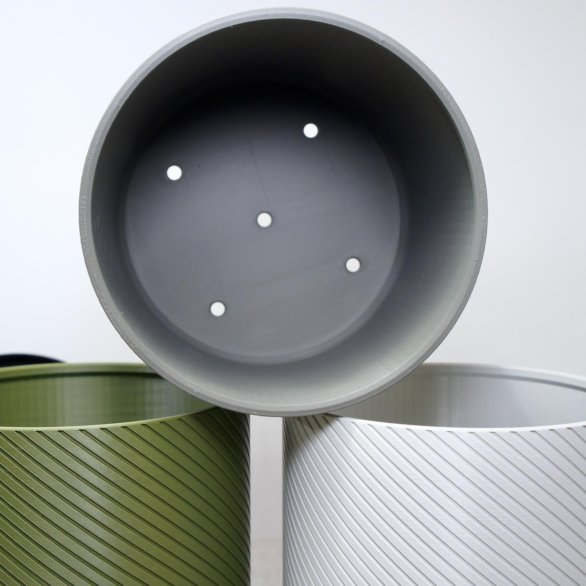 Industrial Style : Spiral Groove Plant Pot 18cm with Feet and Drip Tray