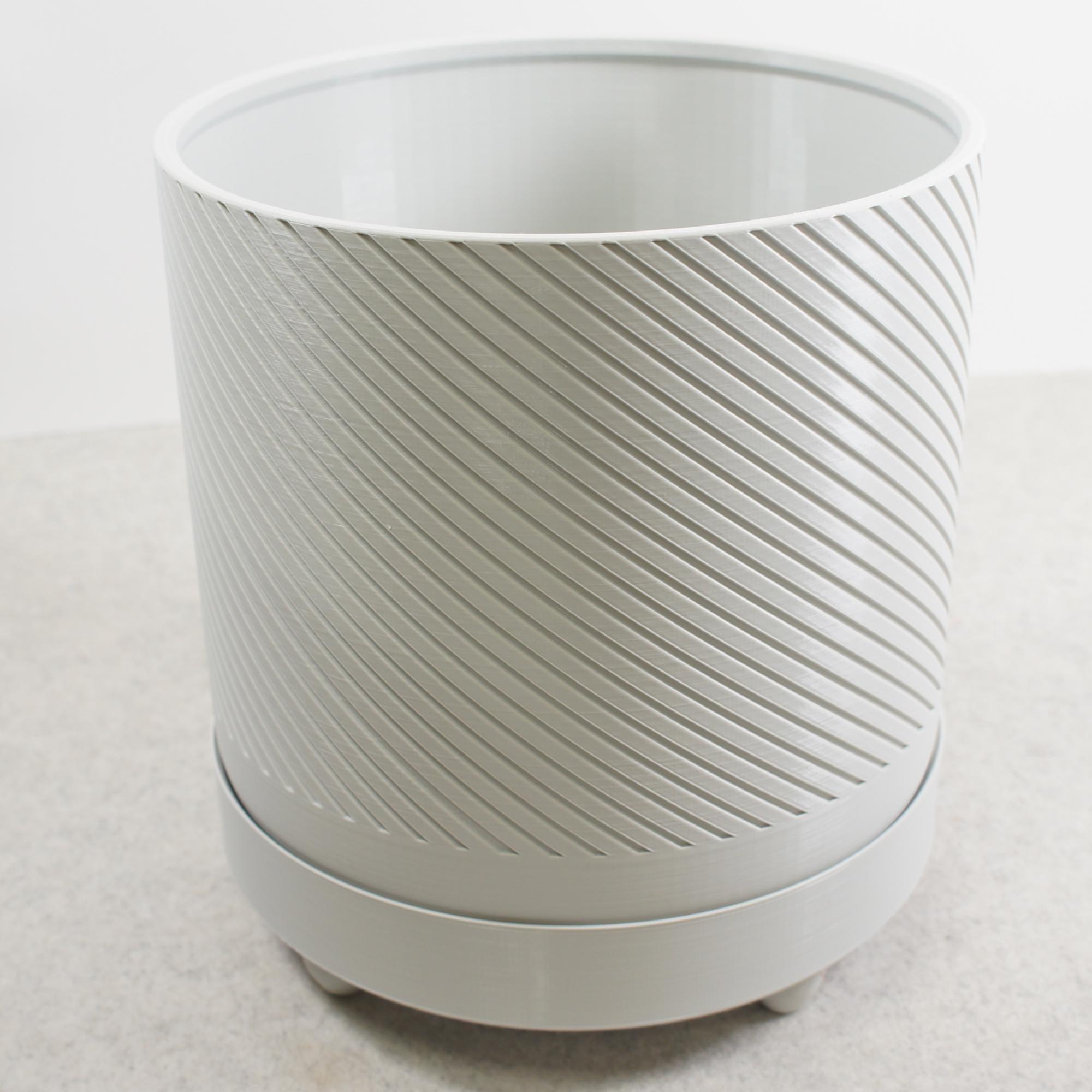 Industrial Style : Light Grey : Spiral Groove Plant Pot 18cm with Feet and Drip Tray