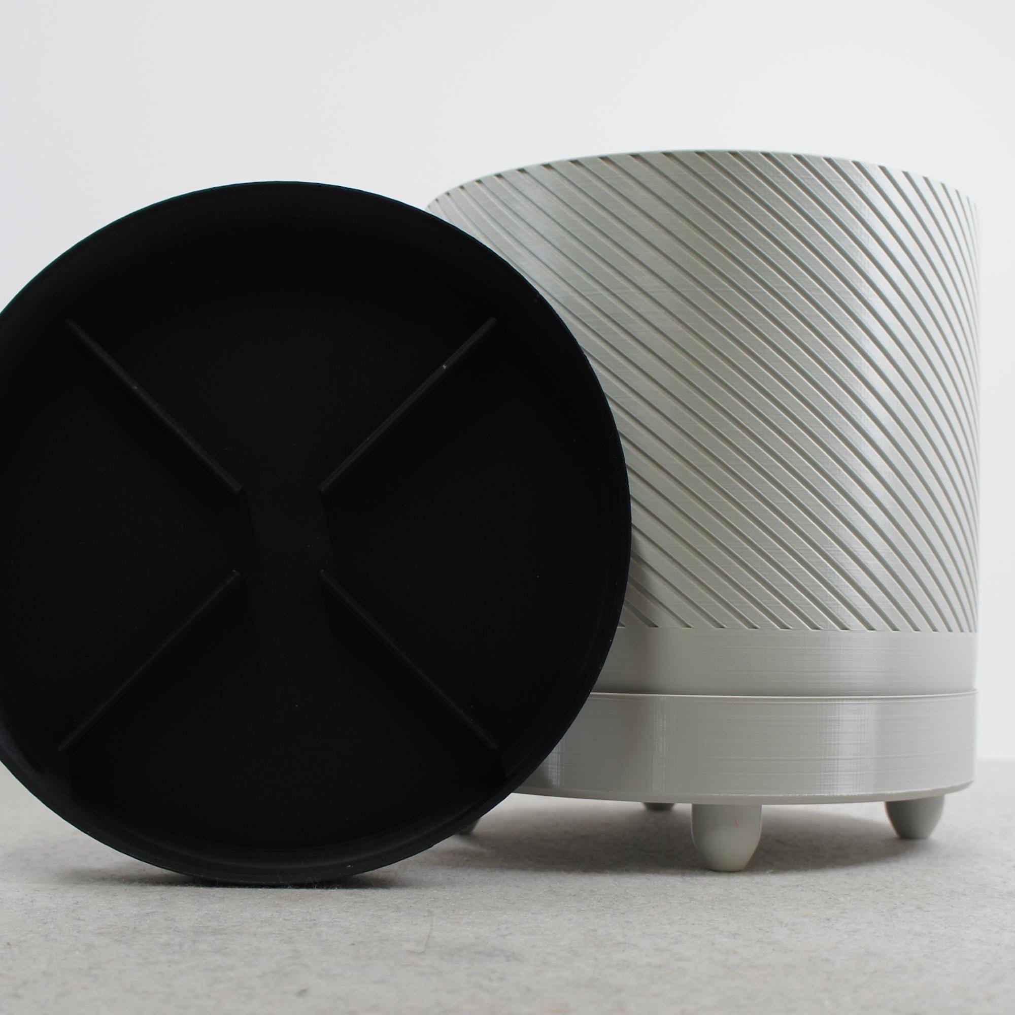 Industrial Style : Light Grey : Spiral Groove Plant Pot 18cm with Feet and Drip Tray