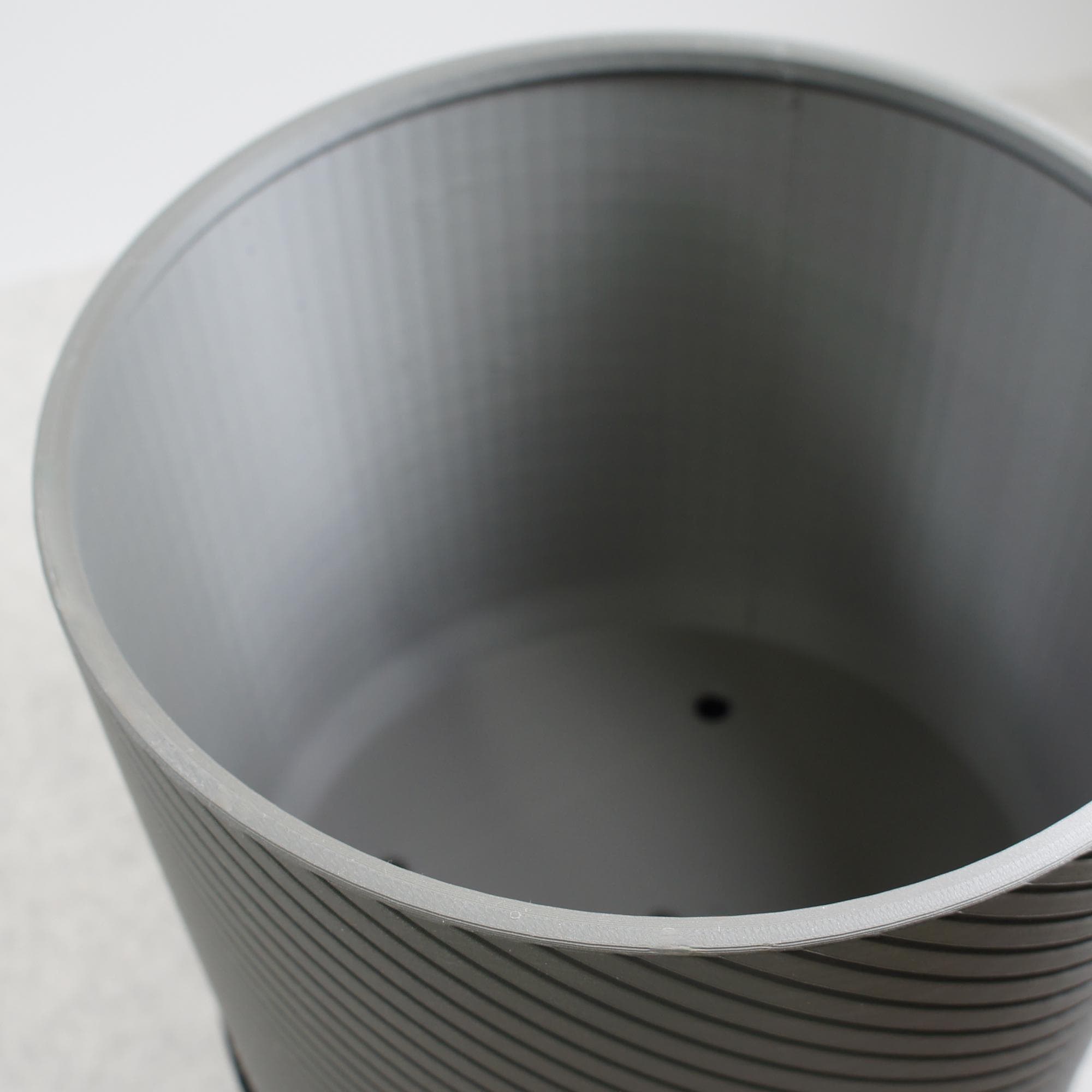 Spiral Groove Planter 18cm – Industrial Grey