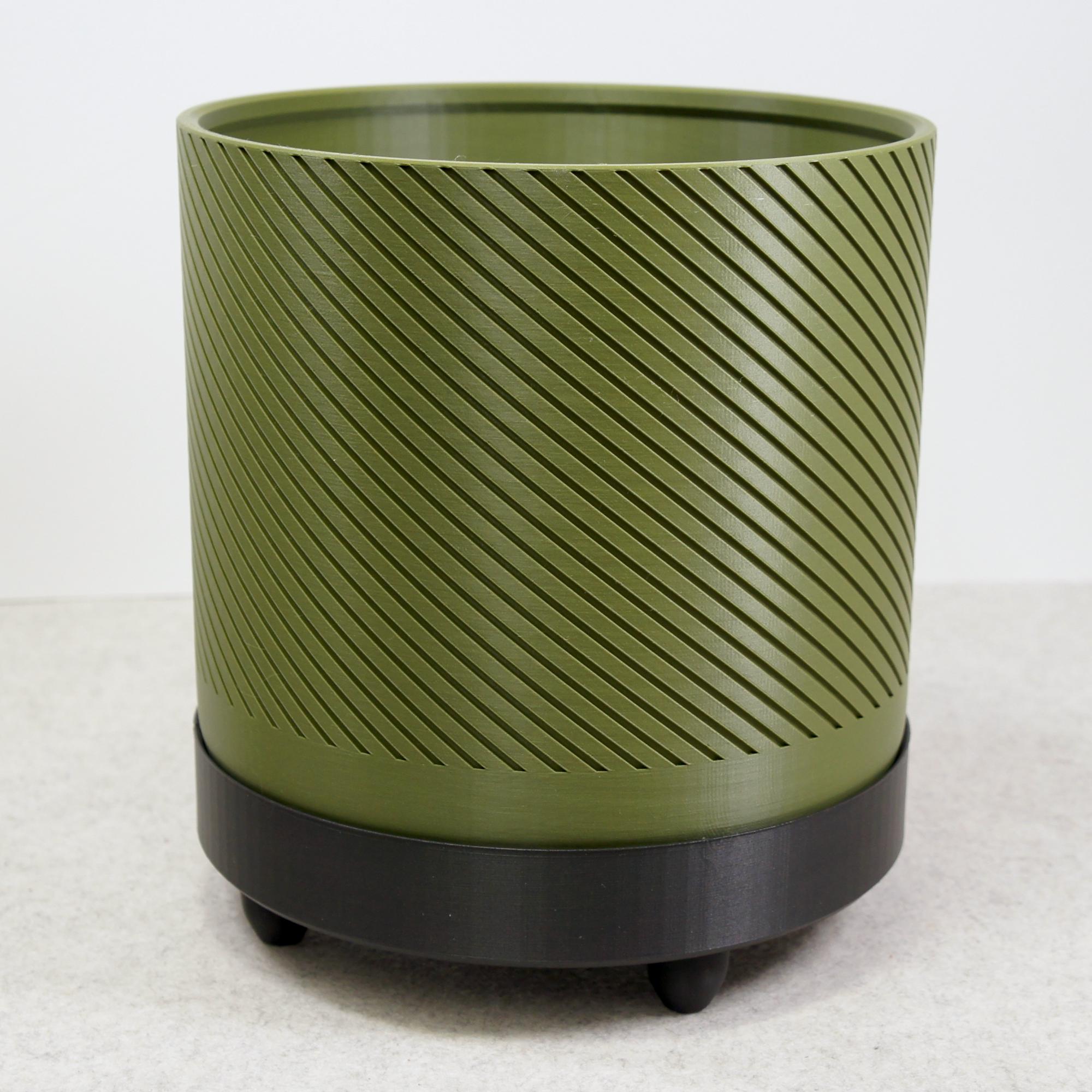 Industrial Style : Spiral Groove Plant Pot 18cm with Feet and Drip Tray
